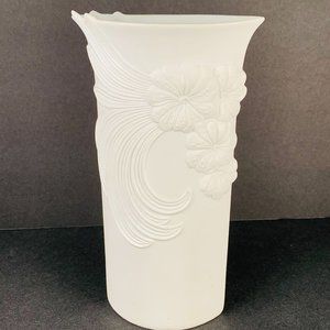 AK Kaiser W. Germany. White Bisque Porcelain Vase Manfred Frey Signed 740/2